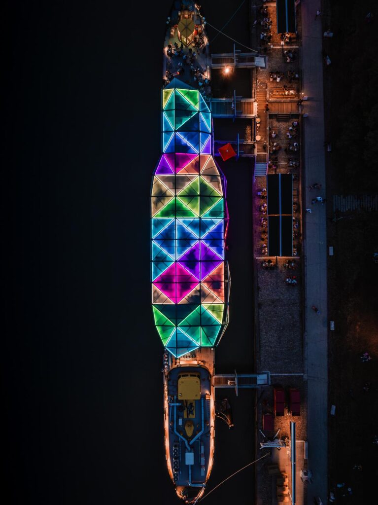 vue de dessus oz boat Lyon illuminé