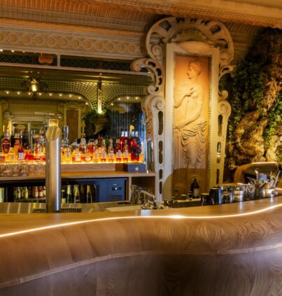 Bar du restaurant Le Chapon fin une Rénovation par l'agence d'architecture intérieure David Dalidec