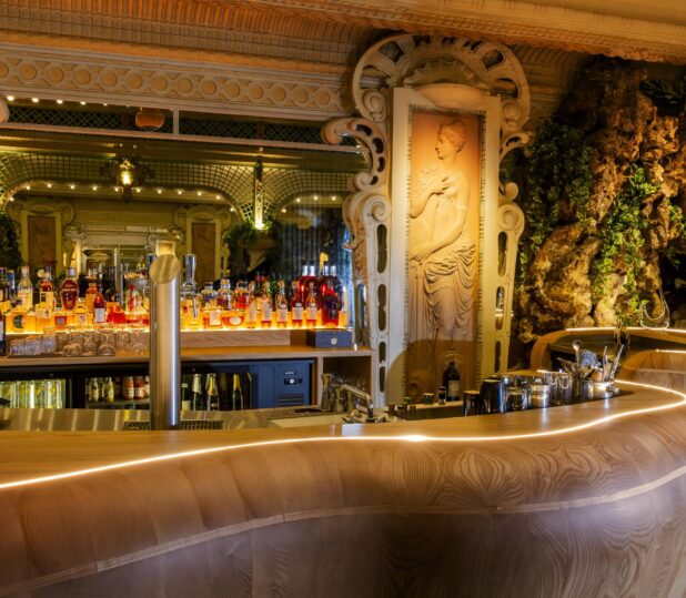 Bar du restaurant Le Chapon fin une Rénovation par l'agence d'architecture intérieure David Dalidec