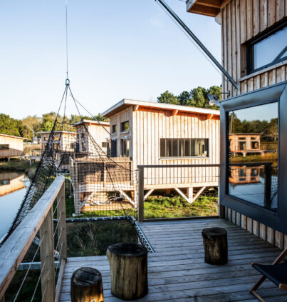 vue terrasse bois carrelet Golf du sauternais par David Dalidec & Associés